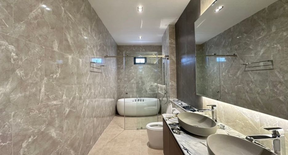 For sale 4 ベッドルーム house in East Pattaya, Pattaya