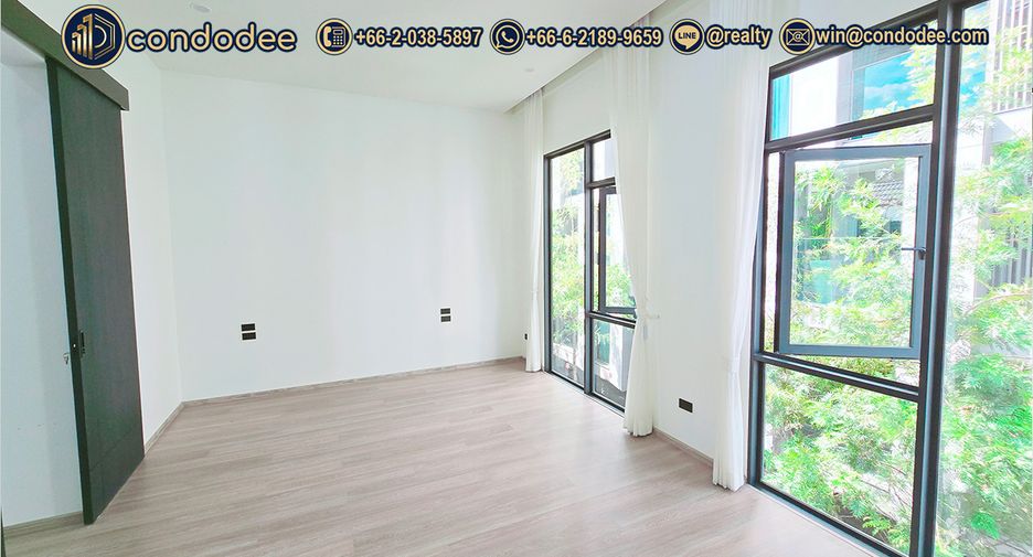 Casa adosada en venta de 4 habitaciones en Watthana, Bangkok