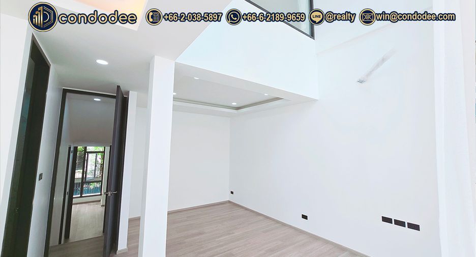 Casa adosada en venta de 4 habitaciones en Watthana, Bangkok