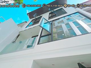 Casa adosada en venta de 4 habitaciones en Watthana, Bangkok