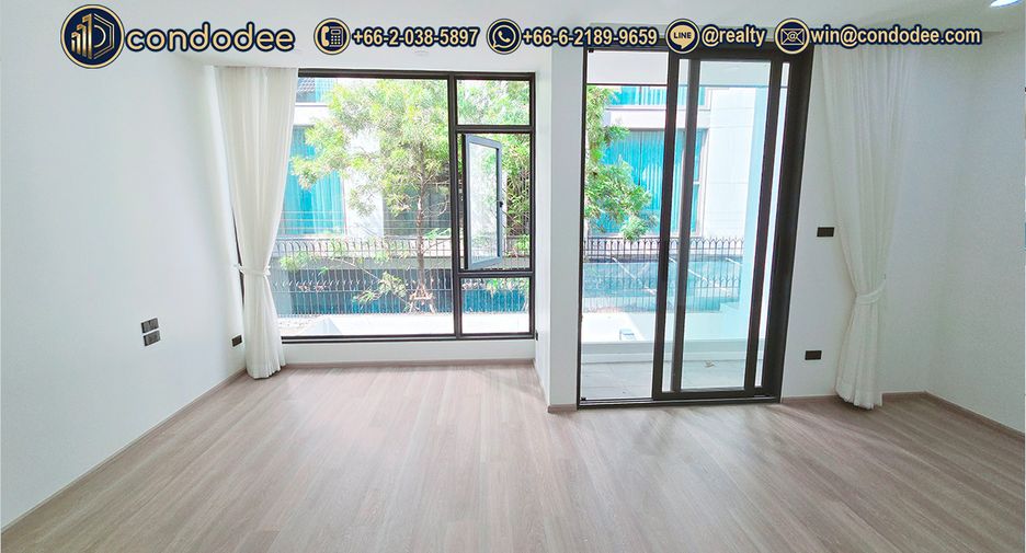 Casa adosada en venta de 4 habitaciones en Watthana, Bangkok