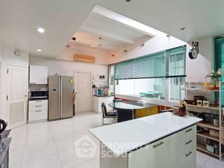 For sale 4 Beds condo in Khlong Toei, Bangkok