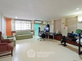 For sale 4 Beds condo in Khlong Toei, Bangkok