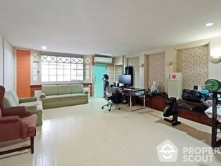 For sale 4 bed condo in Khlong Toei, Bangkok