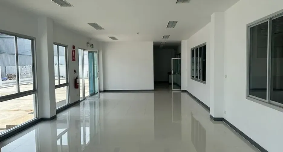 À louer entrepôt à Bang Sao Thong, Samut Prakan