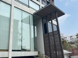 For rent 3 Beds office in Phra Khanong, Bangkok