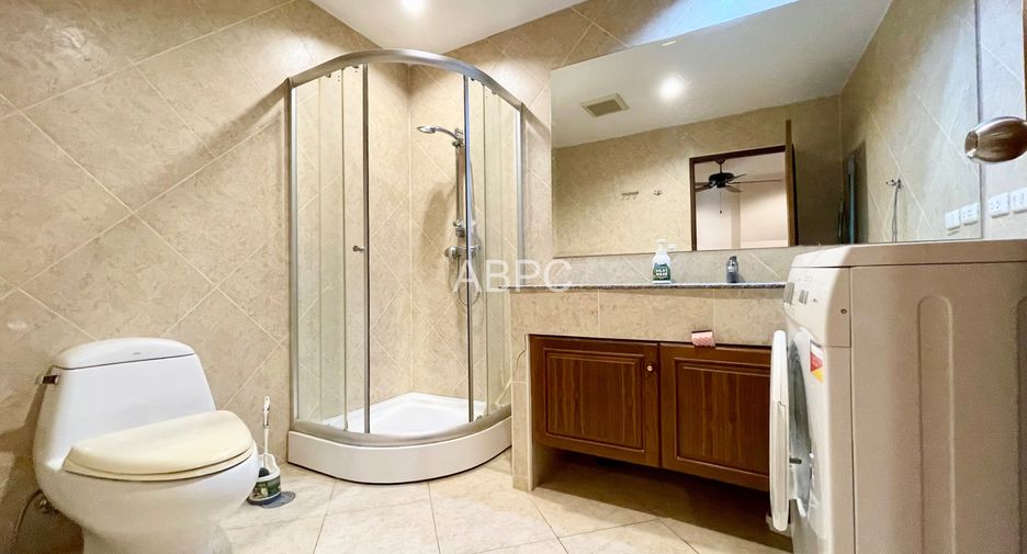 For sale 2 ベッドルーム condo in Sattahip, Chonburi
