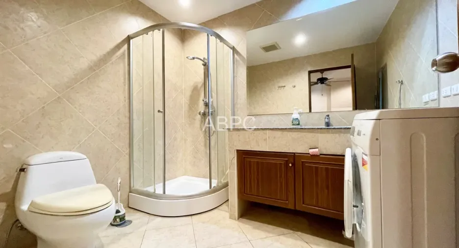 For sale 2 bedrooms condo in Huay Yai, Pattaya