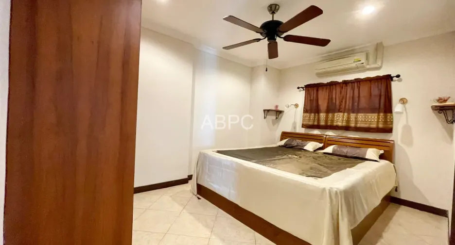 For sale 2 bedrooms condo in Huay Yai, Pattaya