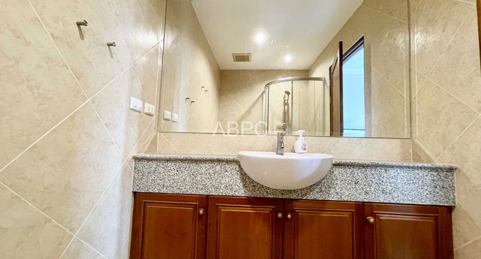 For sale 2 ベッドルーム condo in Sattahip, Chonburi