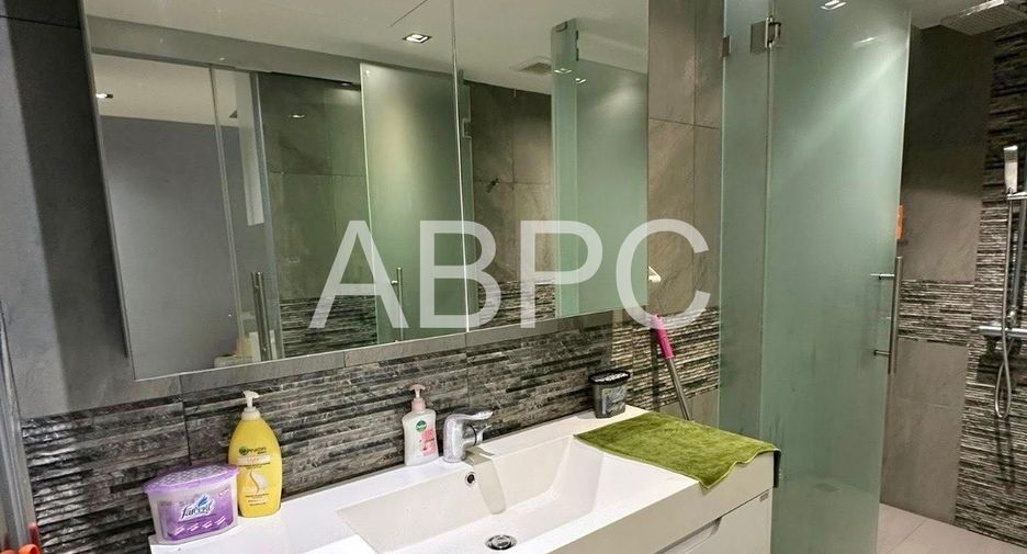 For sale 1 bed condo in Pratumnak, Pattaya