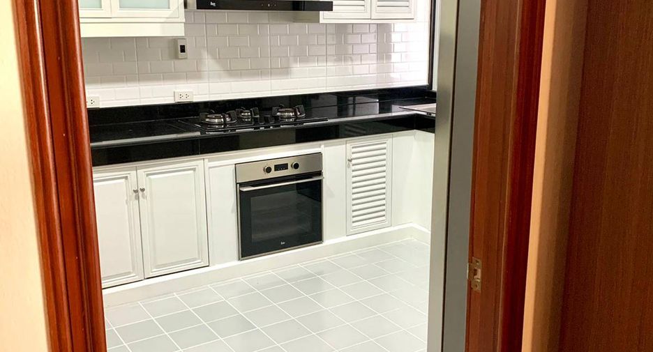 For sale 2 Beds condo in Khlong Toei, Bangkok