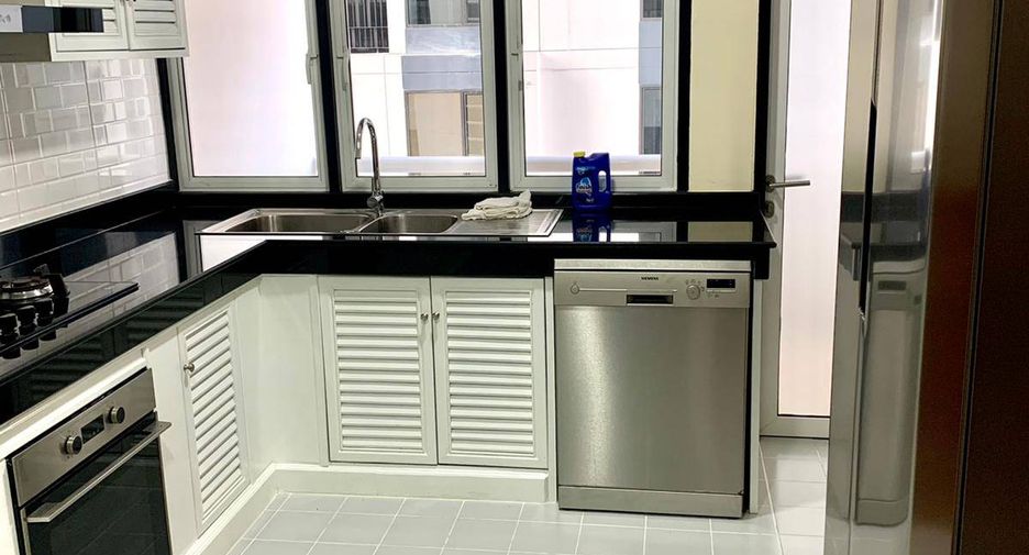 For sale 2 Beds condo in Khlong Toei, Bangkok