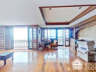 For sale 4 bed condo in Khlong San, Bangkok
