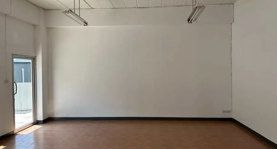 For rent warehouse in Mueang Samut Prakan, Samut Prakan