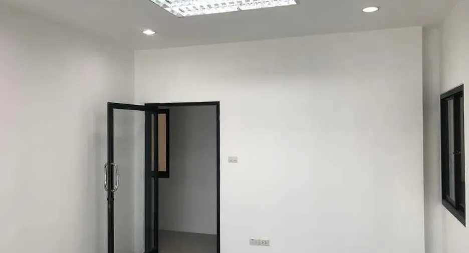 Almacén en alquiler y en venta en Bang Phli, Samut Prakan