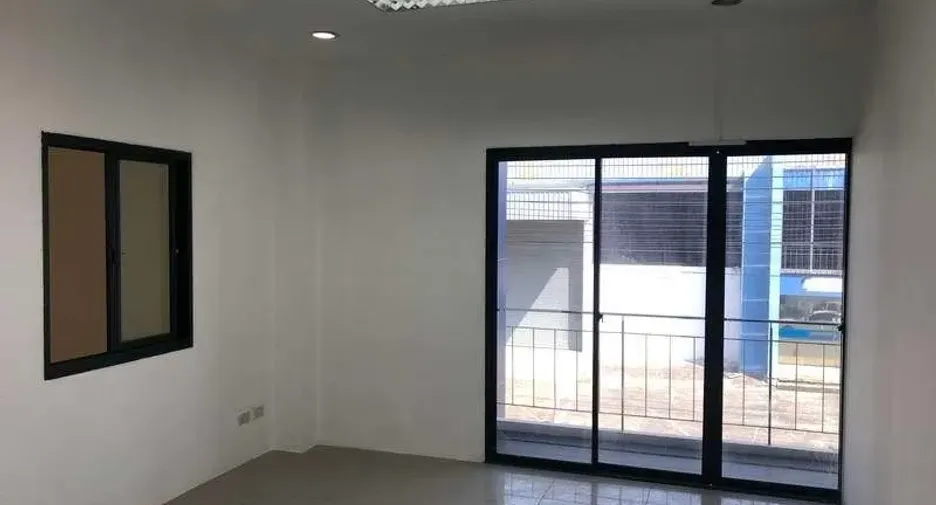 Almacén en alquiler y en venta en Bang Phli, Samut Prakan