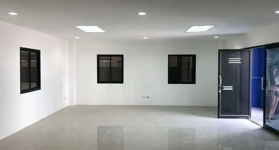 Almacén en alquiler y en venta en Bang Phli, Samut Prakan