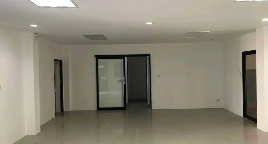 Almacén en alquiler y en venta en Bang Phli, Samut Prakan