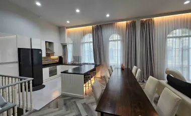 For rent 5 Beds townhouse in Yan Nawa, Bangkok