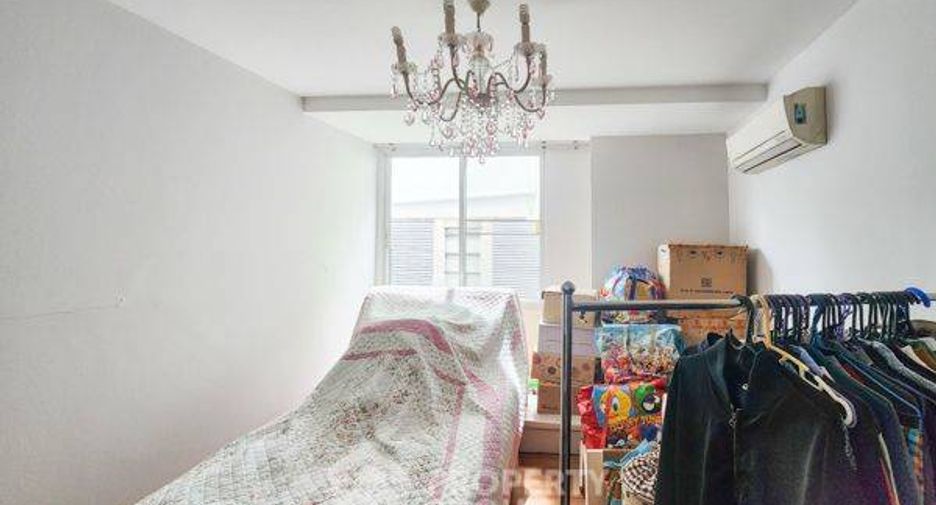 For sale 2 bed condo in Dusit, Bangkok