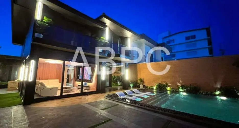 For rent and for sale 7 bedrooms house in Jomtien, Pattaya