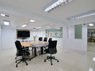 For rent 13 bed retail Space in Bang Lamung, Chonburi