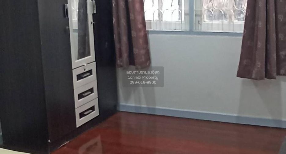 For rent 4 bedrooms townhouse in Bang Kapi, Bangkok