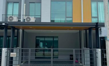 For rent 3 bed townhouse in Bang Phli, Samut Prakan