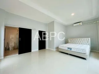 For rent and for sale 4 bedrooms townhouse in Bang Lamung, Chonburi