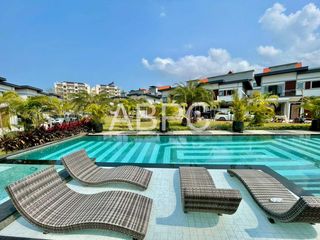 For sale 4 bed townhouse in Bang Lamung, Chonburi