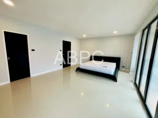 For rent and for sale 4 bedrooms townhouse in Bang Lamung, Chonburi