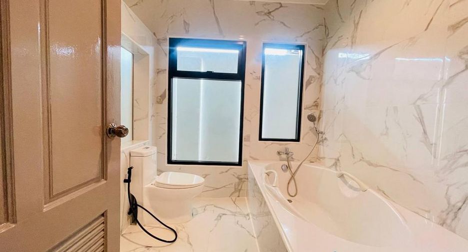 For sale 3 bedrooms house in Bang Lamung, Chonburi