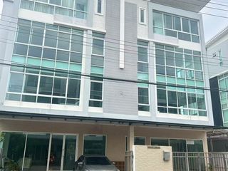 For rent 6 bed townhouse in Bueng Kum, Bangkok