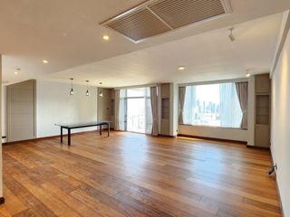 Condo en alquiler de 3 habitaciones en Pathum Wan, Bangkok