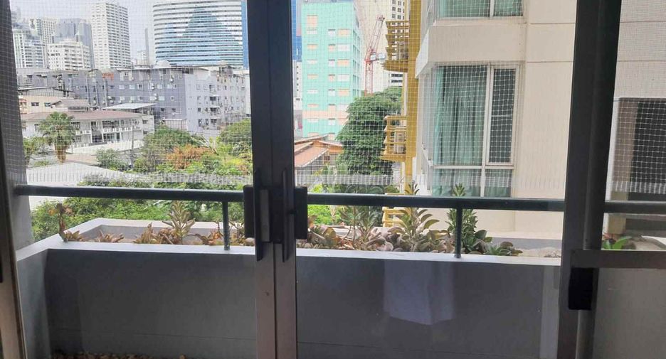 For rent 3 Beds condo in Khlong Toei, Bangkok