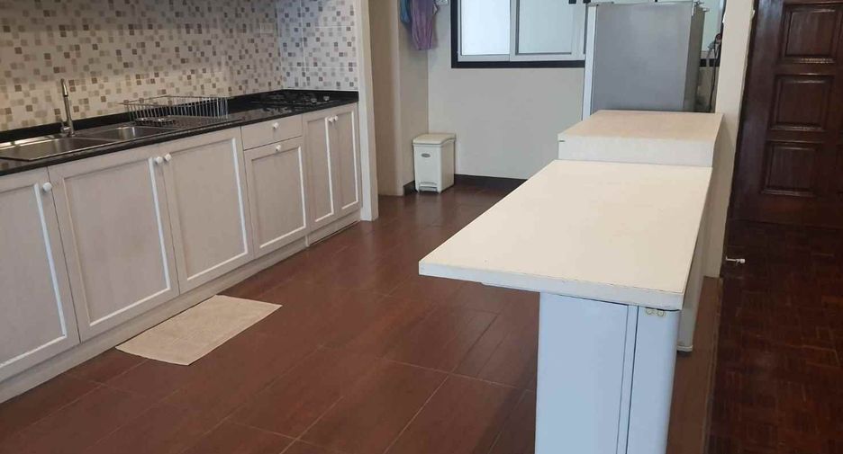 For rent 3 Beds condo in Khlong Toei, Bangkok
