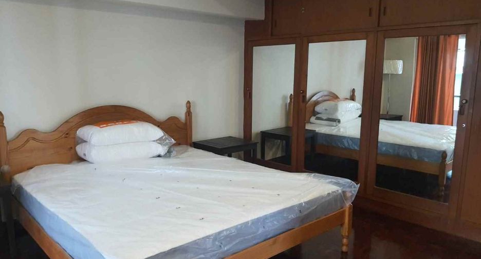 For rent 3 Beds condo in Khlong Toei, Bangkok