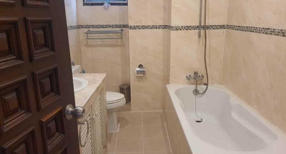 For rent 3 Beds condo in Khlong Toei, Bangkok
