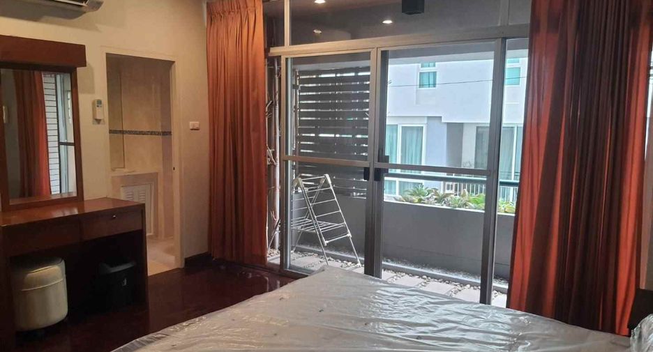 For rent 3 Beds condo in Khlong Toei, Bangkok