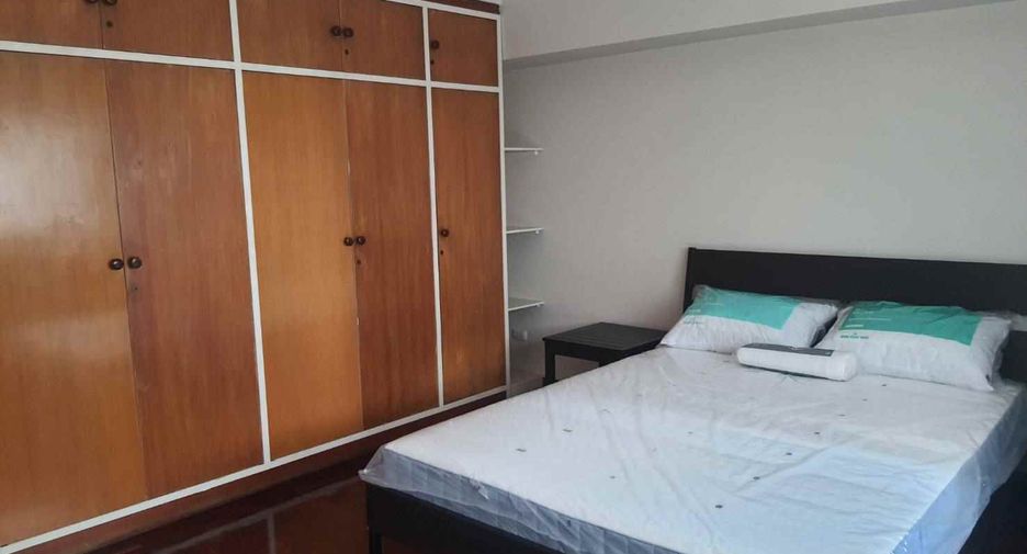 For rent 3 Beds condo in Khlong Toei, Bangkok