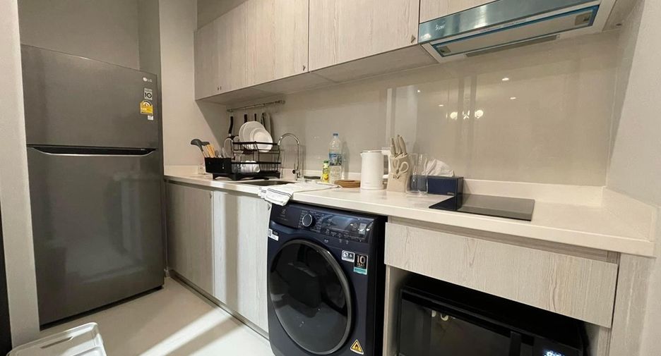 For rent 2 bedrooms condo in Pathum Wan, Bangkok