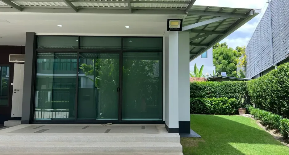 Haus zur Miete mit 4 Zimmer in Bang Kapi, Bangkok