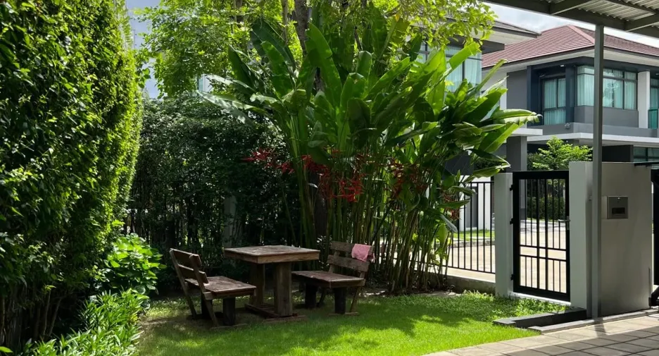 Haus zur Miete mit 4 Zimmer in Bang Kapi, Bangkok