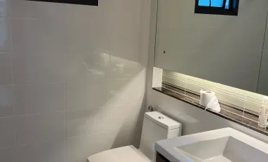 Casa en alquiler de 4 habitaciones en Bang Kapi, Bangkok