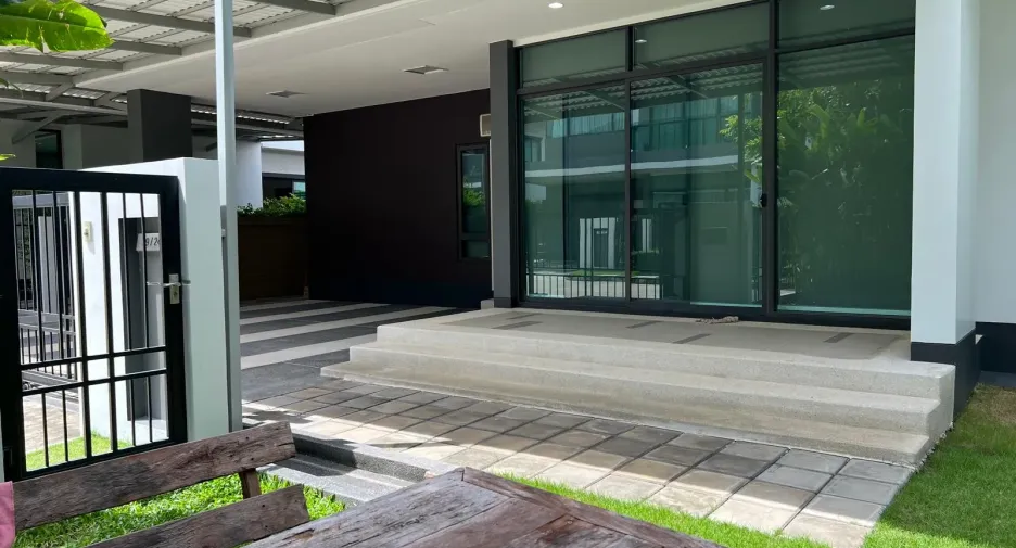 Haus zur Miete mit 4 Zimmer in Bang Kapi, Bangkok