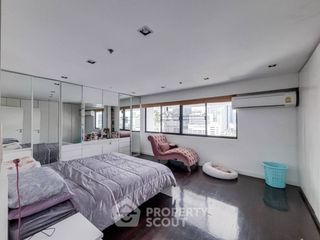 For sale 2 bed condo in Watthana, Bangkok