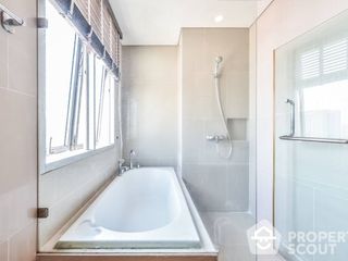 For rent そして for sale 2 Beds condo in Khlong San, Bangkok