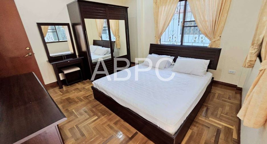 For sale 4 bedrooms house in Jomtien, Pattaya