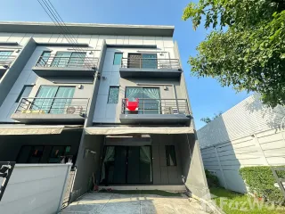 For sale 4 bed townhouse in Prawet, Bangkok